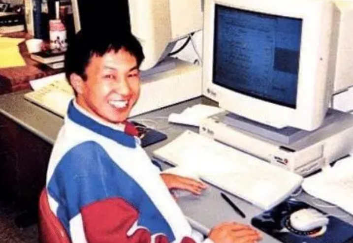 清华天之骄子移民北美，靠刷油漆悲惨过活，44岁跳桥惨烈自尽始末