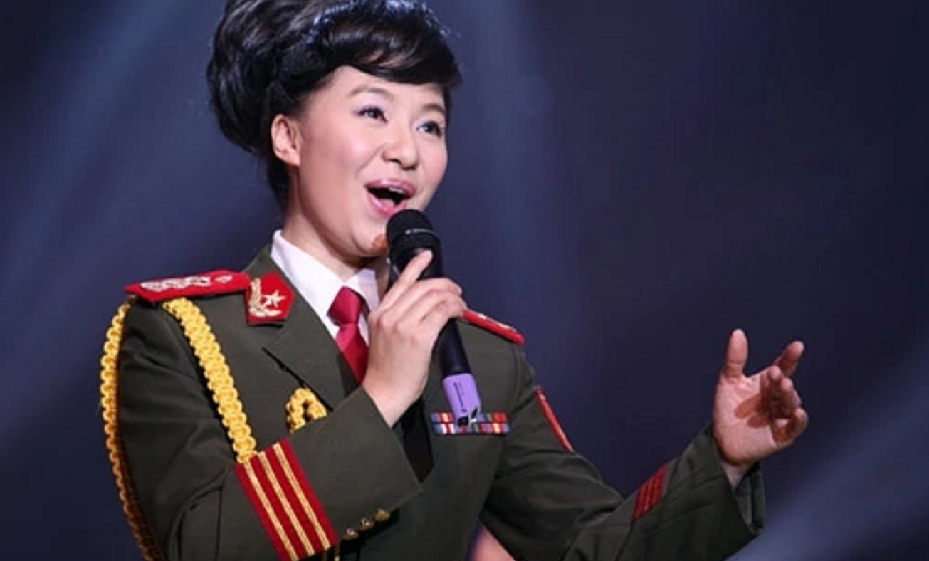 著名歌唱家王丽达的丈夫汤子星：乐做“妻管严”，妇唱夫随很幸福