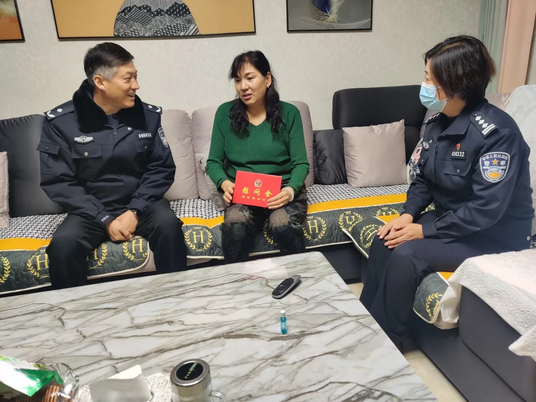 延安市公安局党委2022年春节前夕开展走访慰问送温暖活动