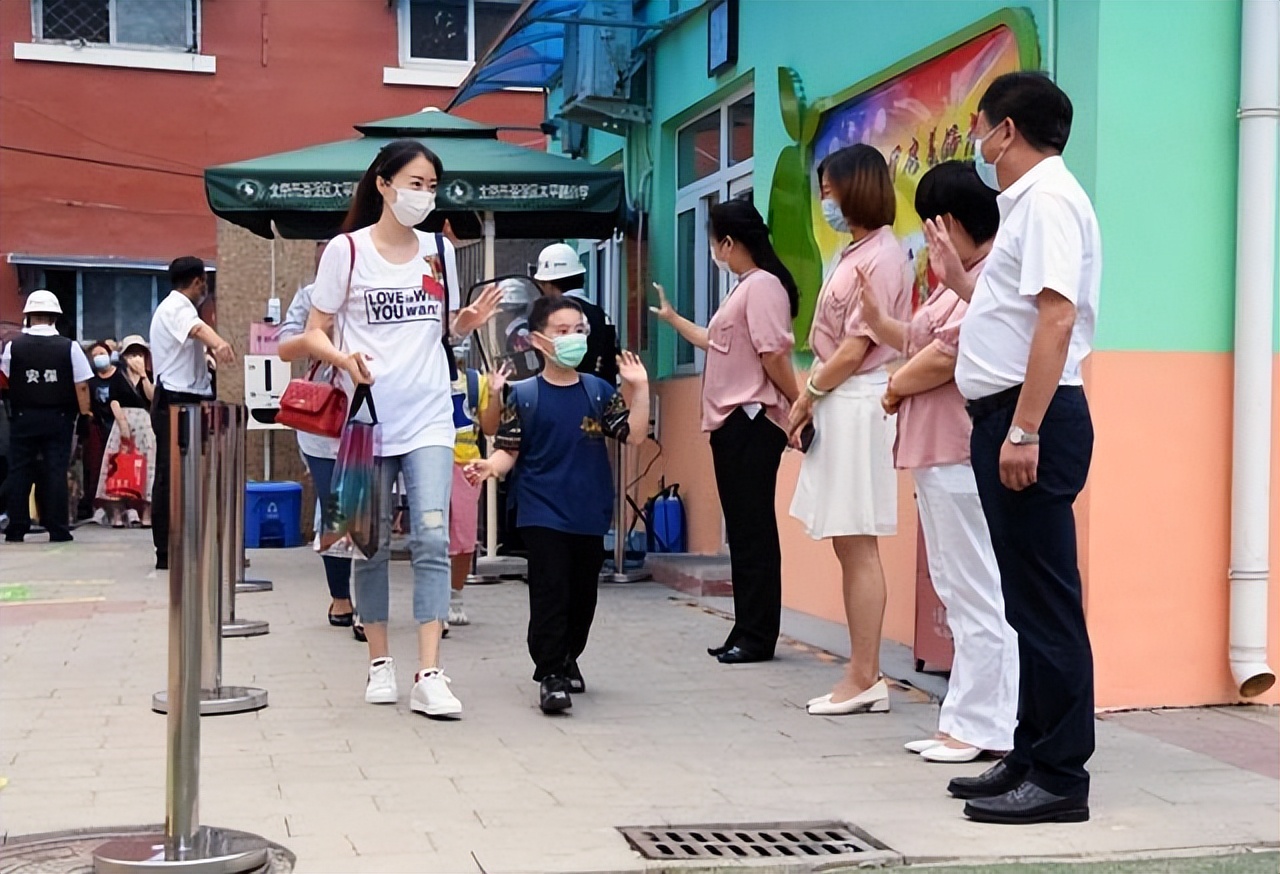 上海返校复课时间还未确定，中小学暑假时间却已出炉，家长发愁