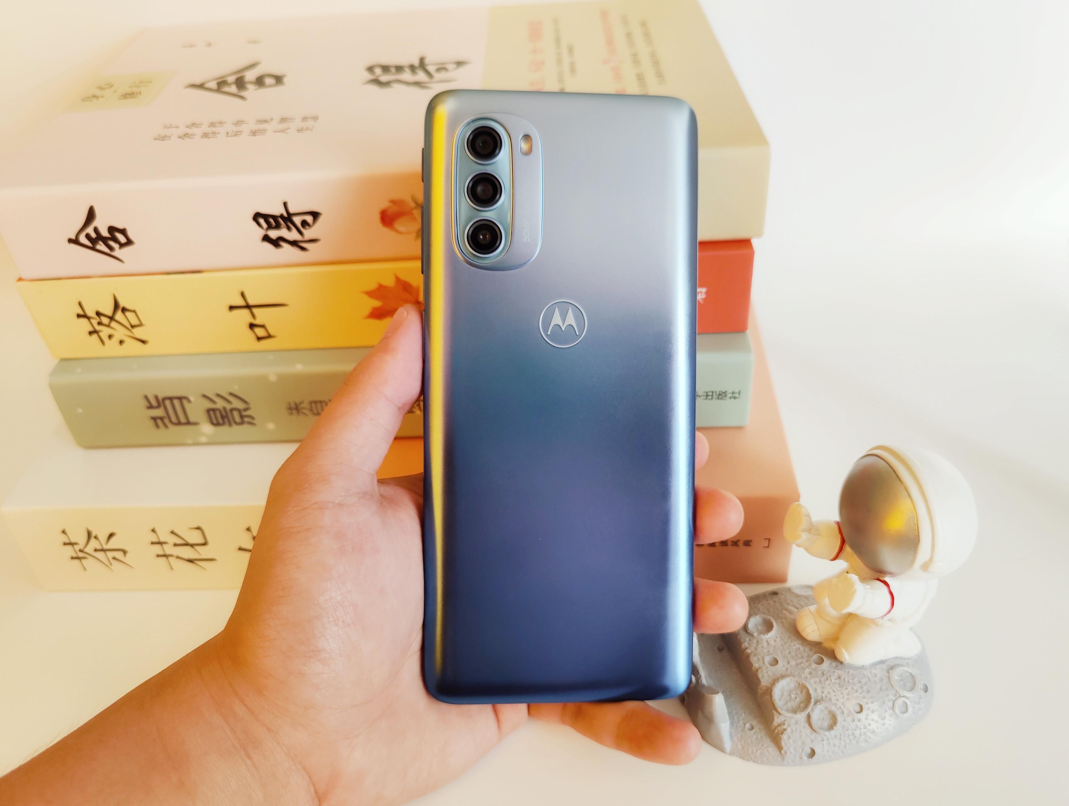 8+128GB降至969，配备120HZ+5000mAH+5000万像素，配置很给力