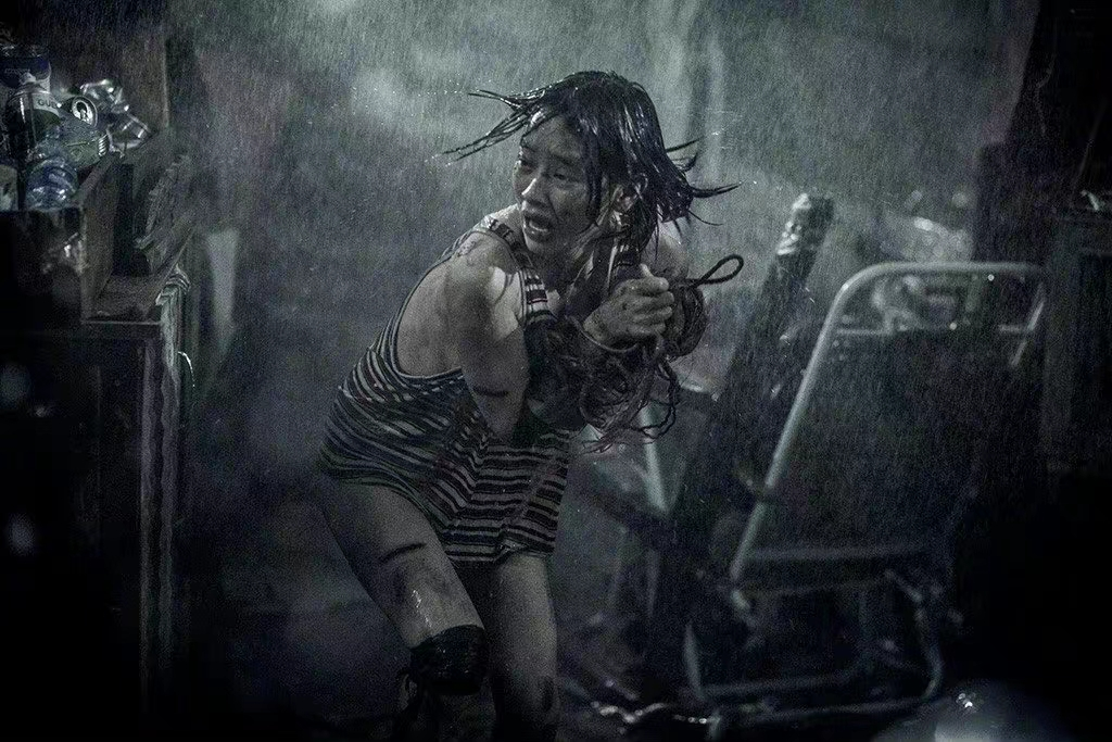 金像奖曝光影帝后造型照，吴君如秀美背，内地选秀冠军与巩俐并肩