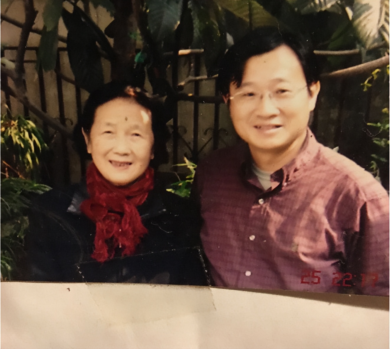 一个学人的怀念：母亲的手丨母亲节专稿