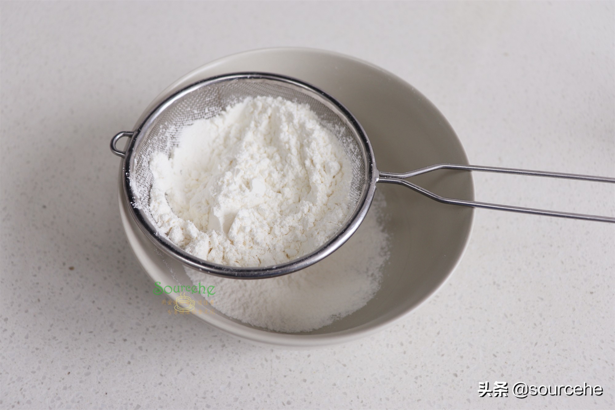 戚风蛋糕掌握3个技巧，不开裂不塌陷，蓬松香软，很好吃