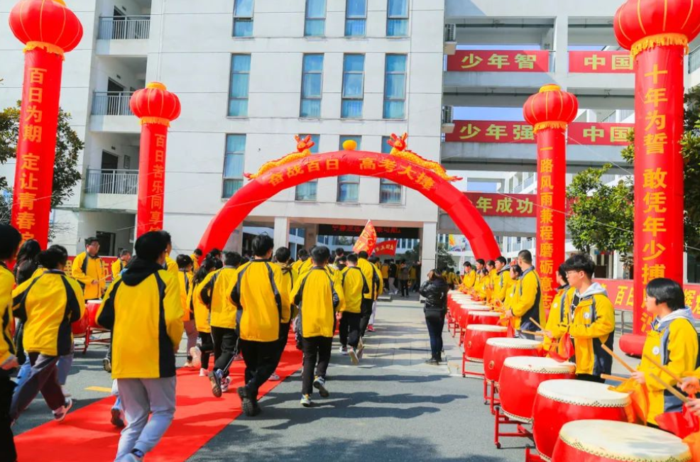 “这一切都是从高考开始”，高三百日誓师大会，学生发言振奋人心