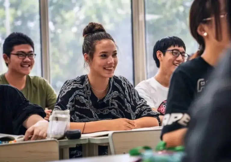 在谷爱凌就读的斯坦福大学，一年要花多少钱？40万恐怕“不够花”