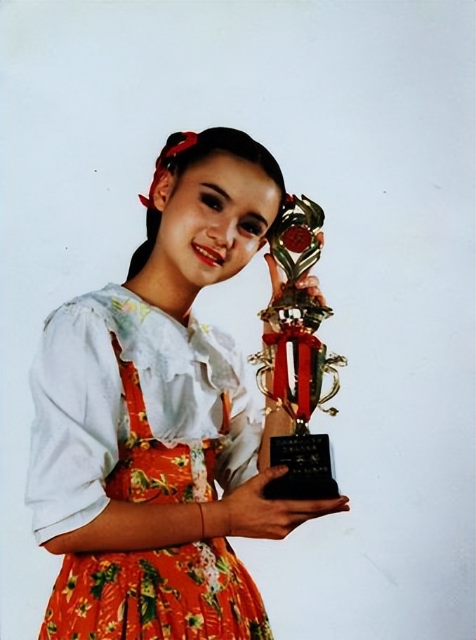 同样叫宋佳，一个事业爱情双丰收，一个只谈恋爱不结婚