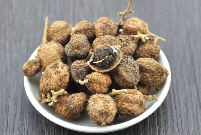 脾胃虛弱，濕氣重肚子大，嘔吐腹瀉，可用古方參苓白朮散