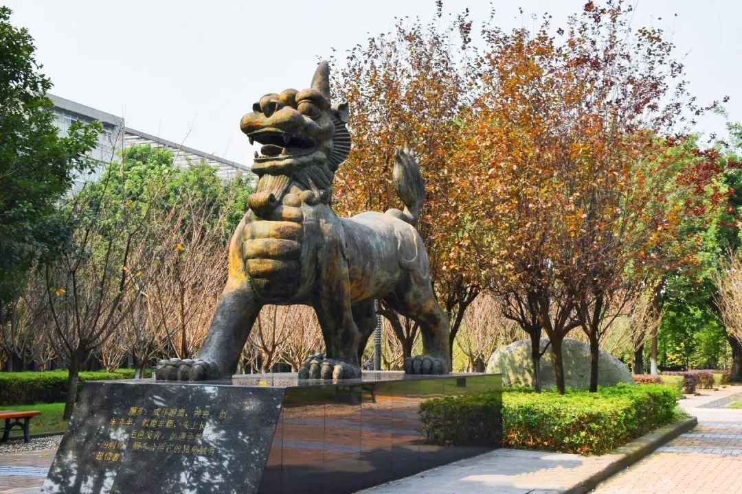 重庆超“有颜”大学！坐拥研究中心“全国唯一”，拥有价值超20万的神仙月季！