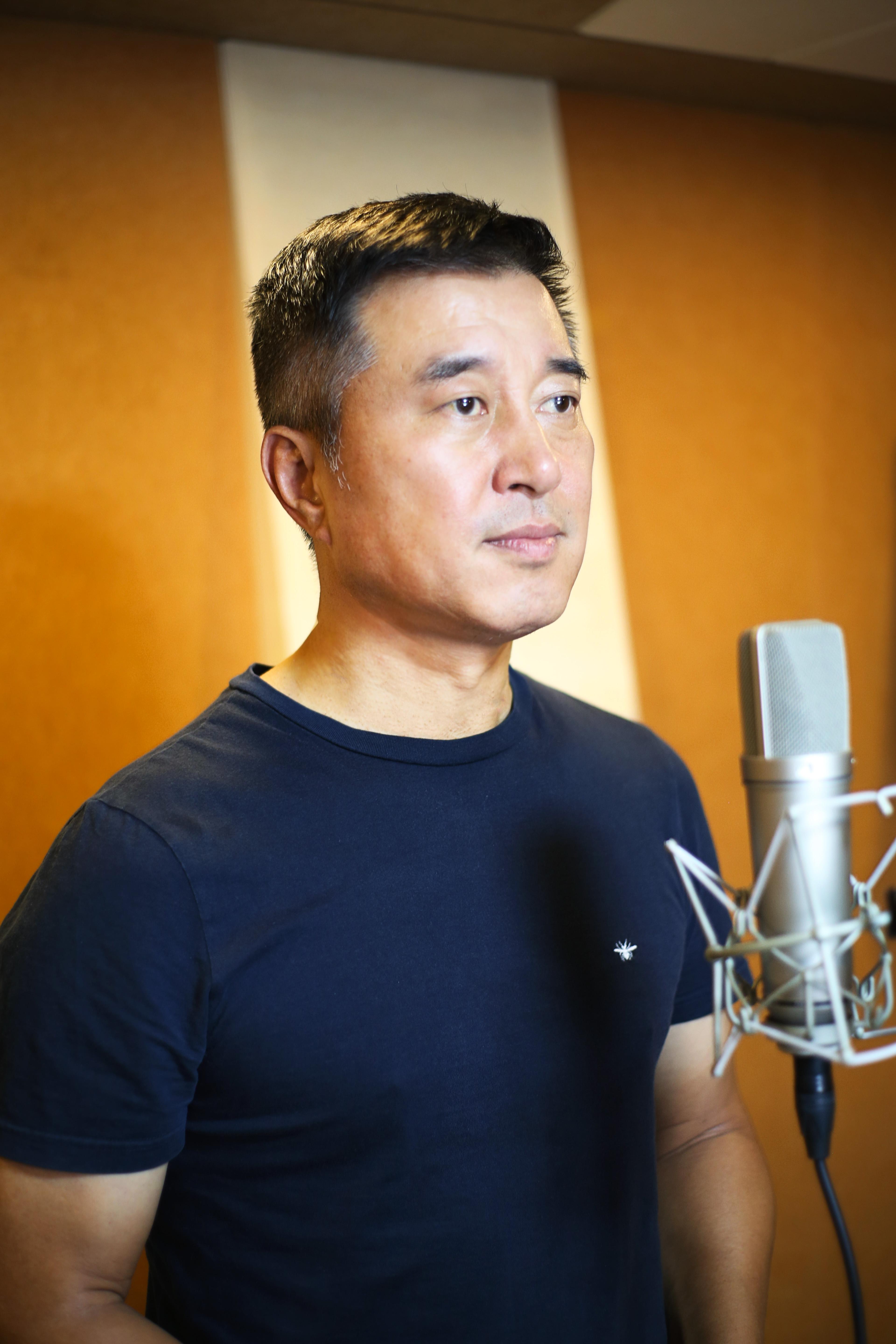 陈羽凡陈羽凡原名陈涛,他是一位大院子弟,1975年出生于北京的海军大院