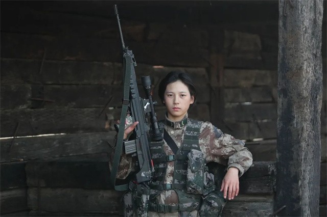 “00”后女狙击枪王沈梦可：18岁入伍，高颜值兼具一身正气