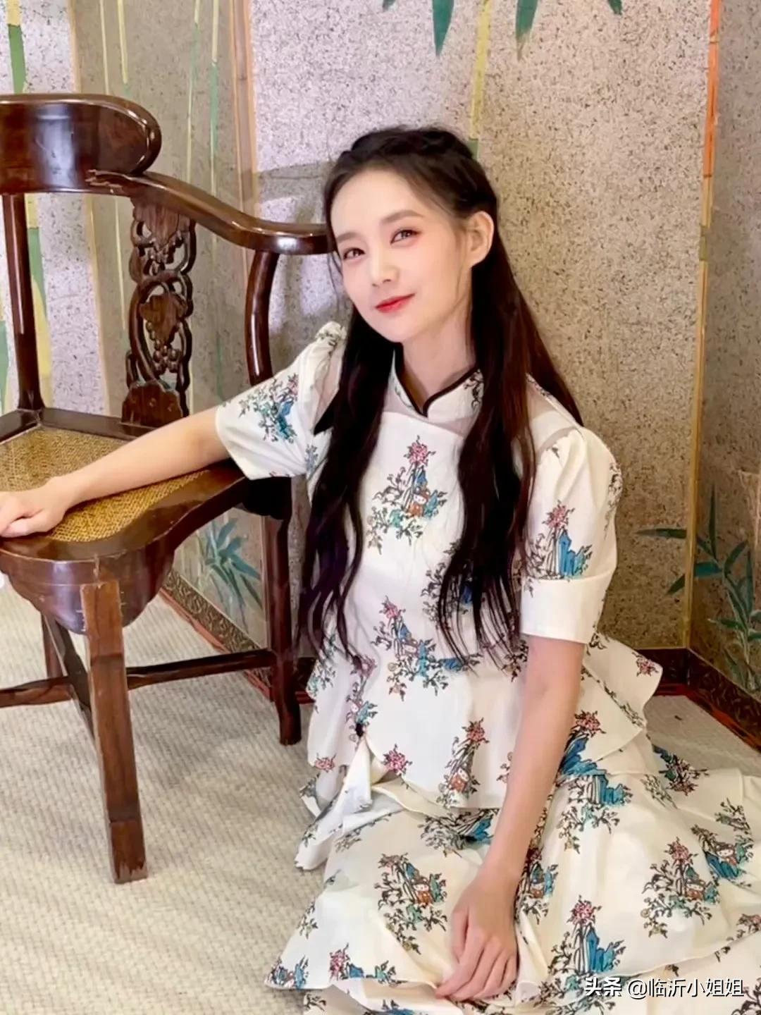 李一桐，出水芙蓉般的美貌少女，柔情似水的气息，美爆啦