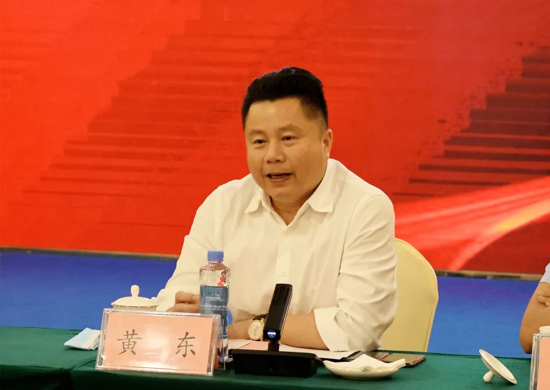 会上,特邀嘉宾,建筑企业代表结合自身企业发展情况就如何促进玉林市