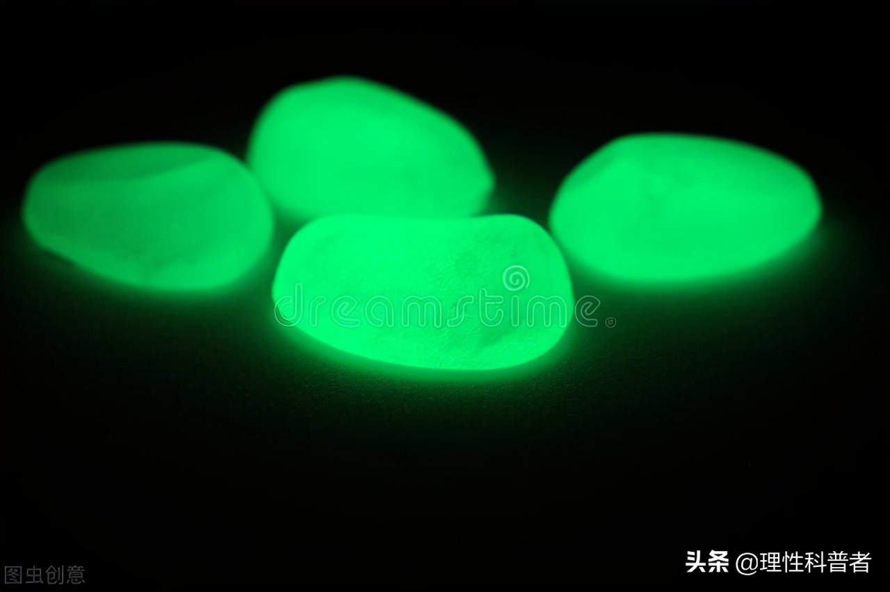 沒有光源熒光材料會(huì)發(fā)光嗎，大多數(shù)不會(huì)發(fā)光的，磷光物體可發(fā)光