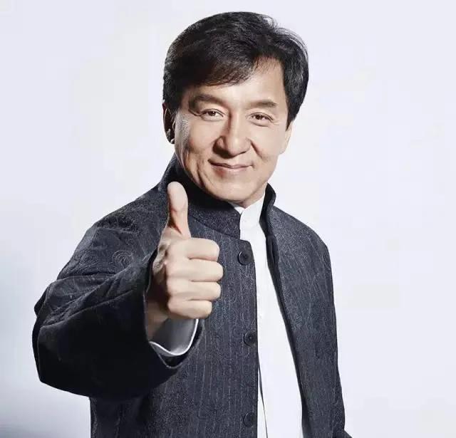 成龙在国外到底多有面子，荷兰市长给他当群演，借核动力航母拍戏