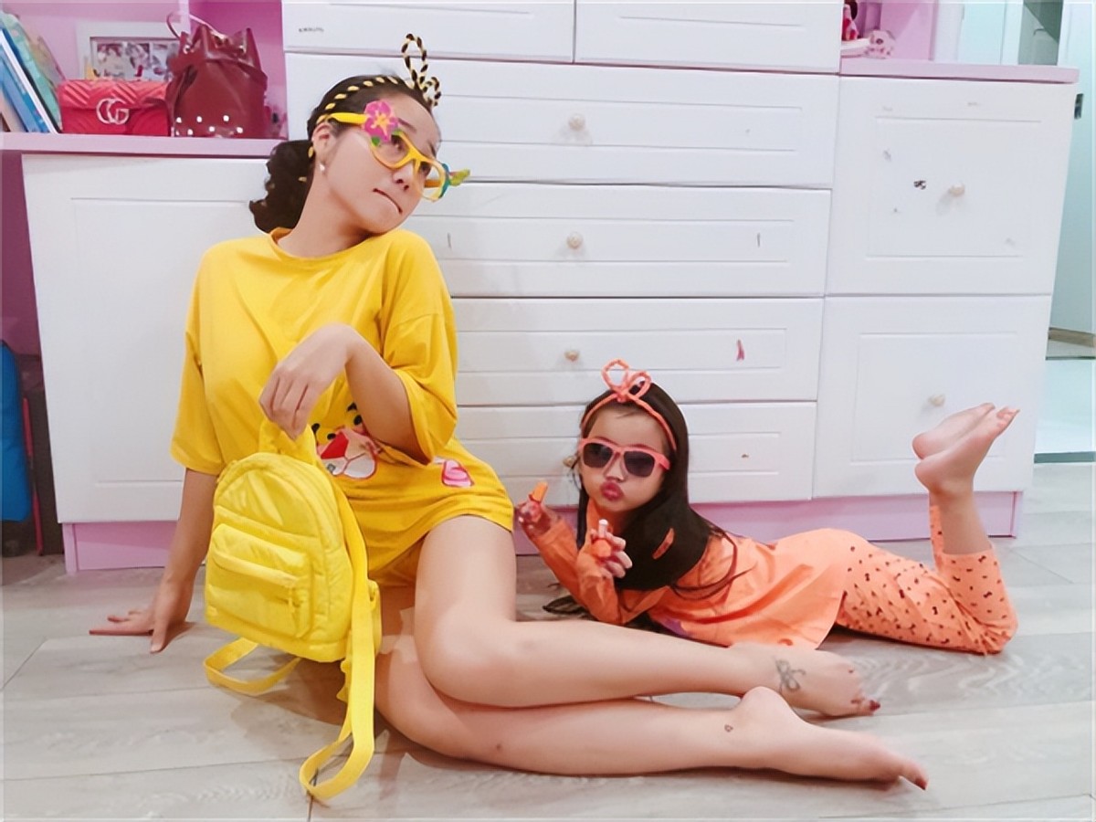 越南女保姆在明星家工作10年，常与明星一家出国旅游住高档酒店