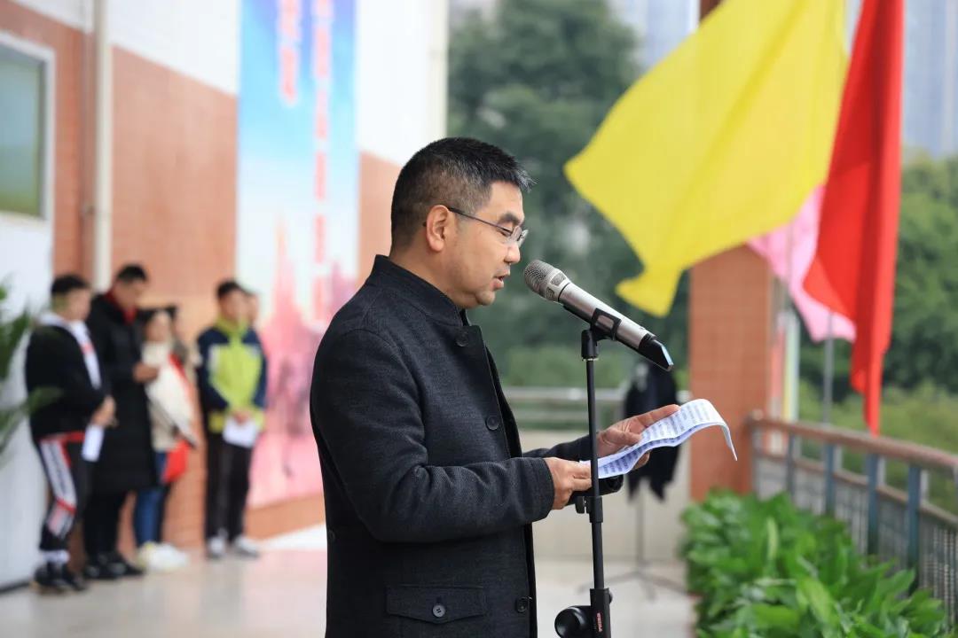 偶像谷爱凌、挑战擦皮鞋、一起向未来！成都开学第一天，太会玩了