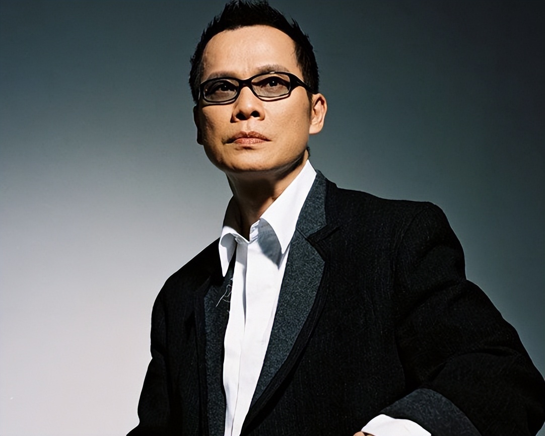 李宗盛叫他大哥，唱歌跑调公鸭嗓却被称为乐坛大佬，罗大佑凭什么