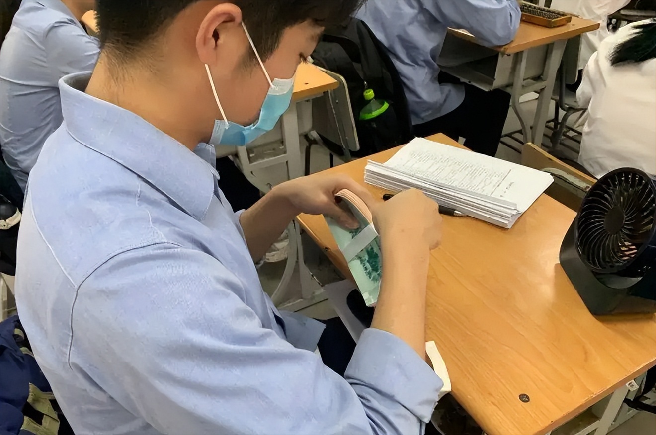 高考填报志愿，学会计的3个好处和2个弊端，考生需提前知晓