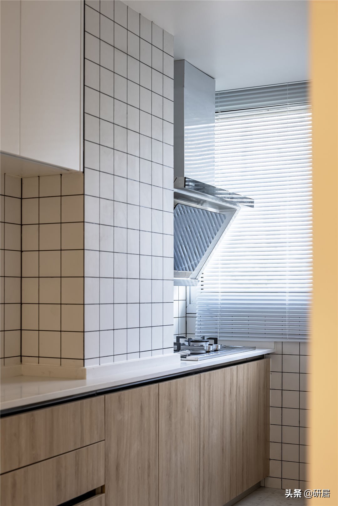 这对夫妻厉害了，50平的家装成了3室，室内温馨舒适，有大量收纳