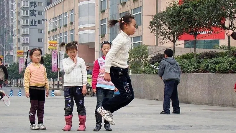 山西高位截瘫女孩研发国家专利，被5所世界名校争抢，如今咋样？