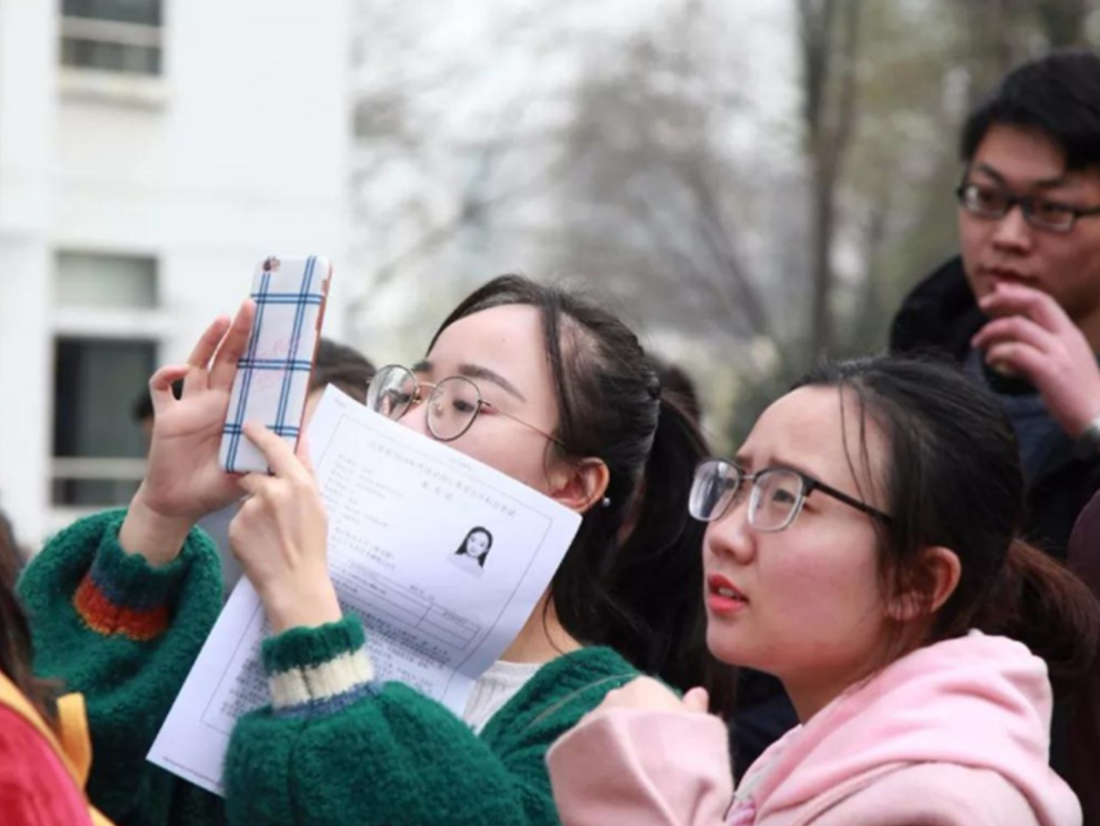 “编制”新变化，三大岗位摇身一变成“合同工”，教师也在其中？