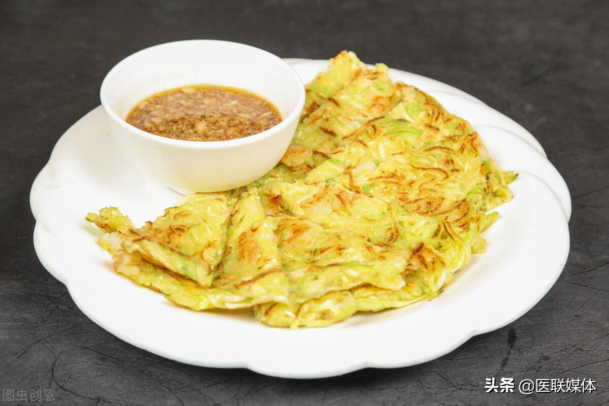 吃鸡蛋到底是伤肝，还是养肝？一天吃几个鸡蛋比较好？