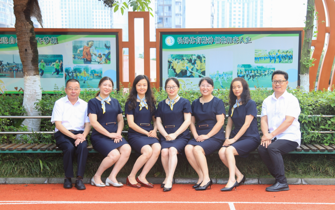 读书月，南湖小学继续深入开展书香校园建设和读书节活动