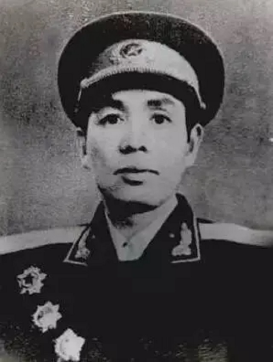 叶剑英问许世友：能指挥南京军区吗？许世友：司令是我的保镖