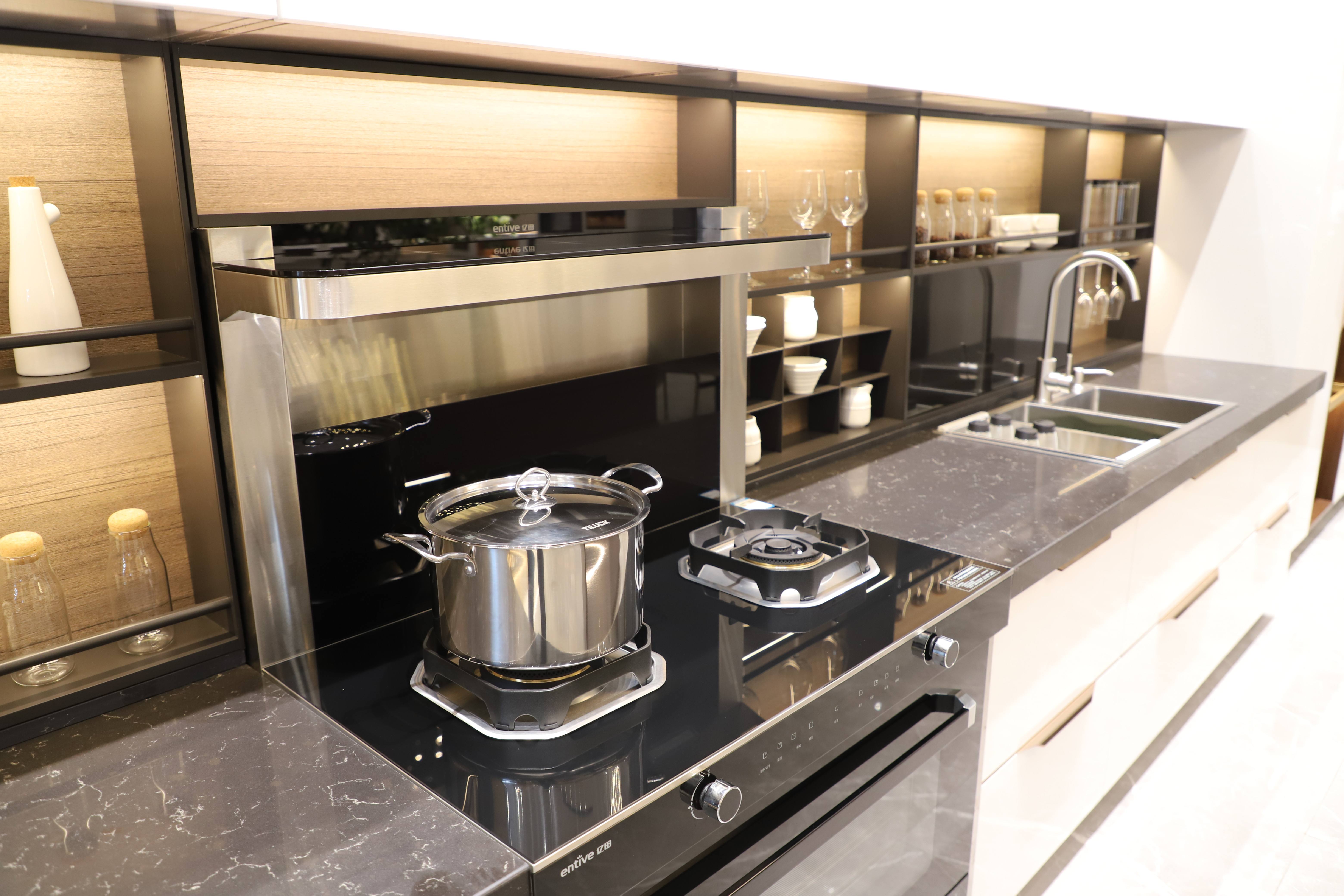 你买我推荐，真买我不买；集成灶的使用感受：处境十分尴尬