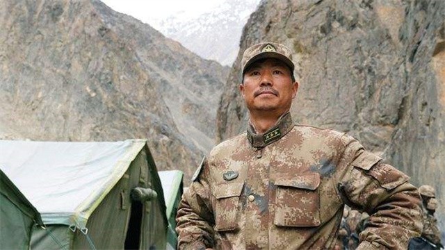 英雄团长祁发宝近况：头颅模型有明显缺损，额角伤疤明显令人痛惜