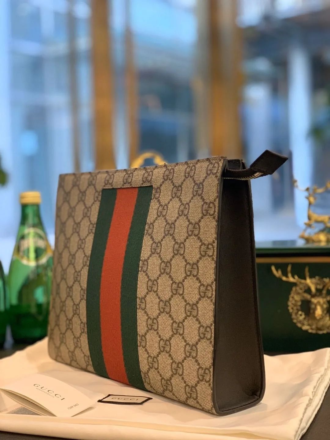 火爆全球的gucci经典红绿织带手包,复古气息带着一丝优雅与高贵