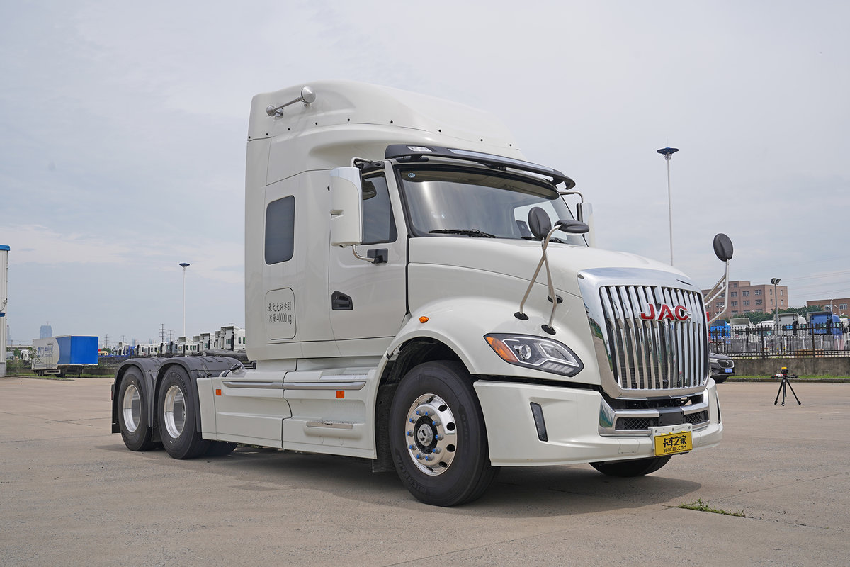 沃尔沃,达夫也出长头车了?分水岭式外观设计让人感叹还是国产好