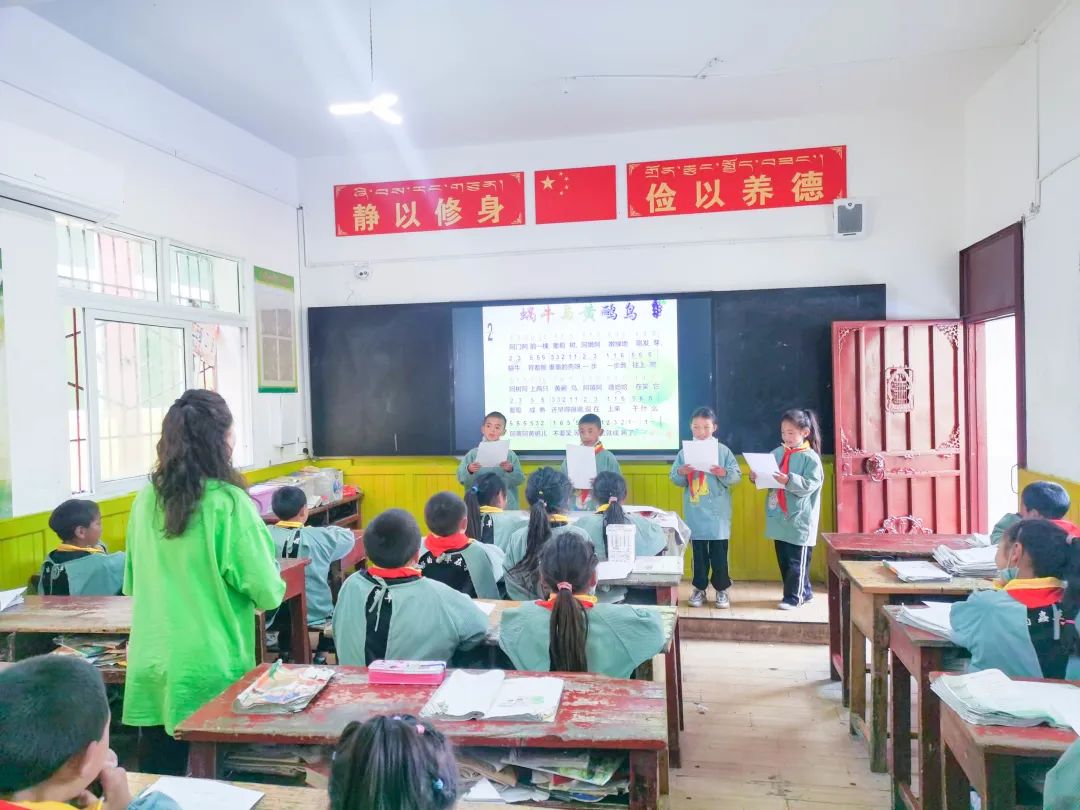 成都市双流区金桥小学教师赴巴塘县开展“校对校”交流活动
