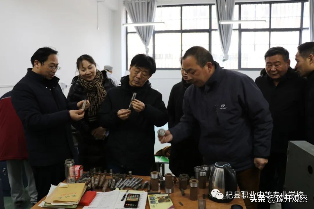 开封市中华职教社“团体社员学校”授牌仪式在杞县职业中专举行