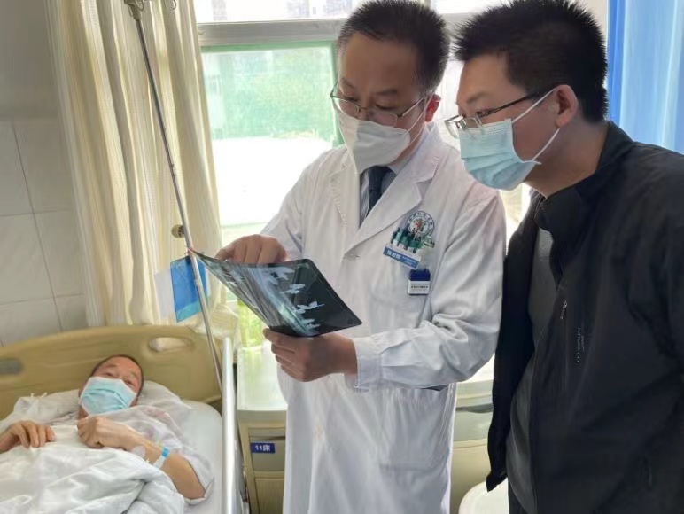 旋耕机再“咬”人 医生手术11小时 输血5000毫升抢救