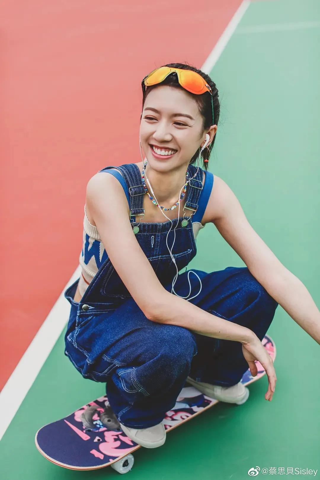 蔡思贝｜招黑体质的“绯闻女王”