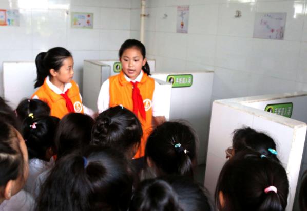 宁夏一小学女生生理期,因厕所无门被同学嘲笑,学校已做出回应