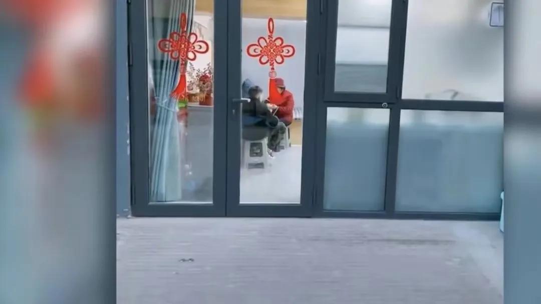 山东一位女主，装修20㎡车库给68岁母亲住，网友看后“炸锅”了