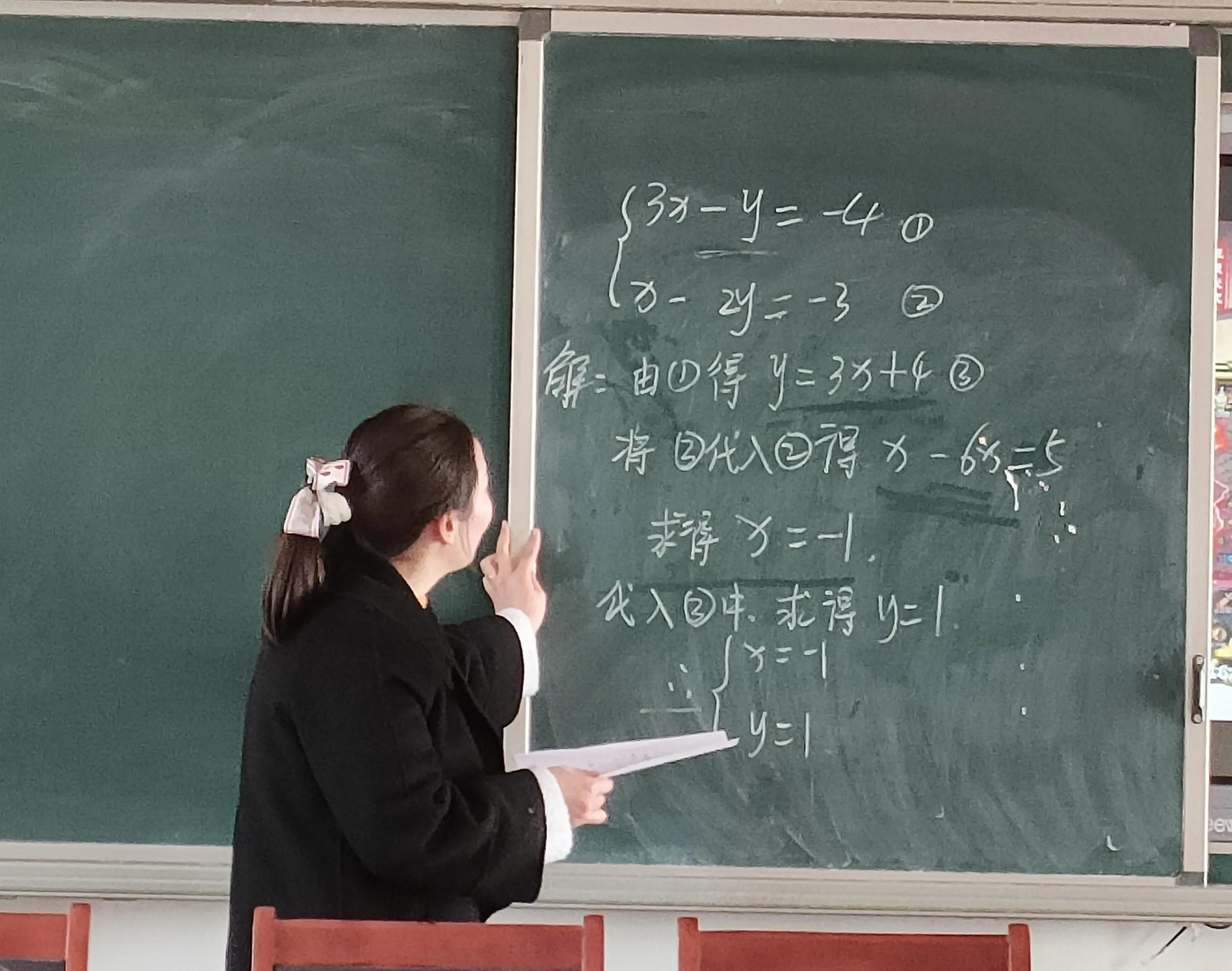 品例题，提能力，展风采——荆紫关一中举行数学典型例题讲解比赛