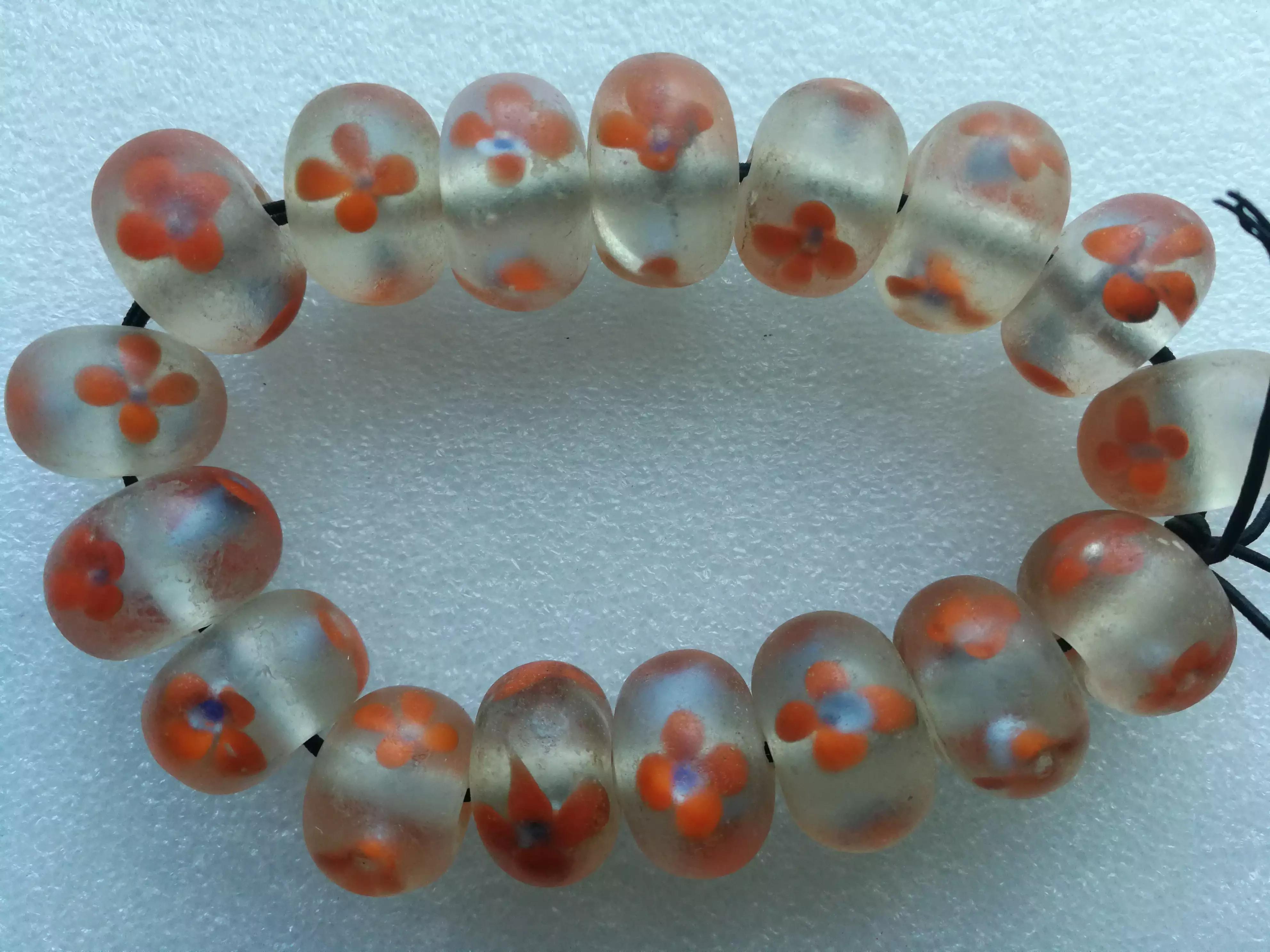 清代梅花纹圆盘琉璃扁珠串(清代老水晶珠子图片) 第2张