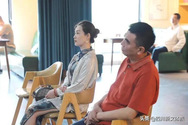 詩(shī)人阿紫應邀參加“崖州大講堂”系列第一期文化活動(dòng)