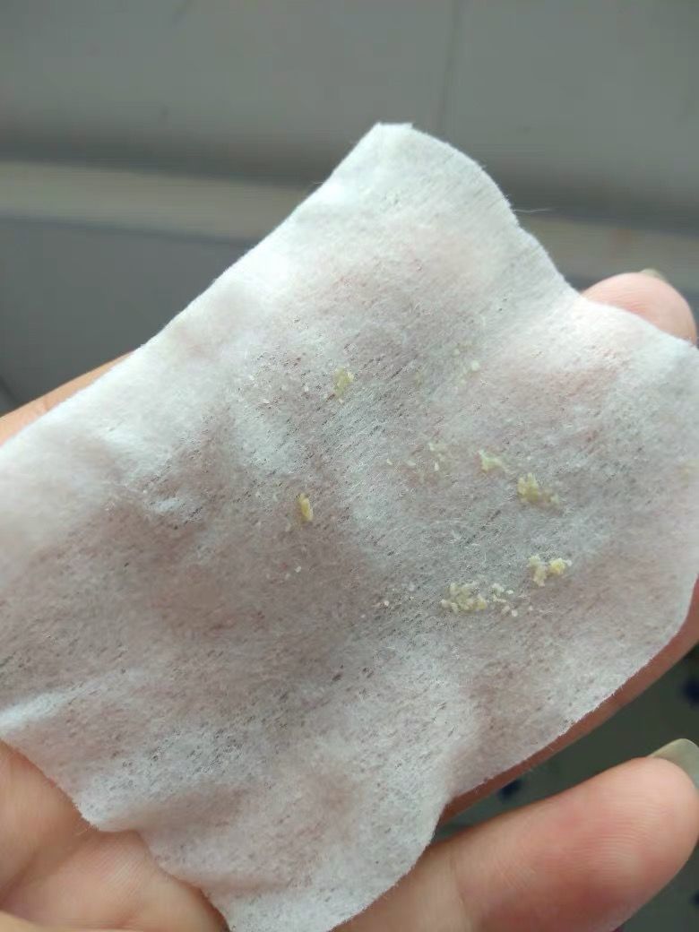 為什么上完粉底液以后，鼻子上有很多白點(diǎn)點(diǎn)？