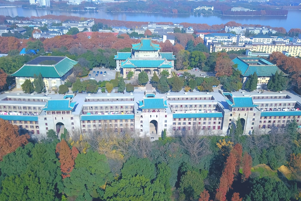 2022国内大学最新排名出炉，国科大挺进前三，中科大却沦为第八