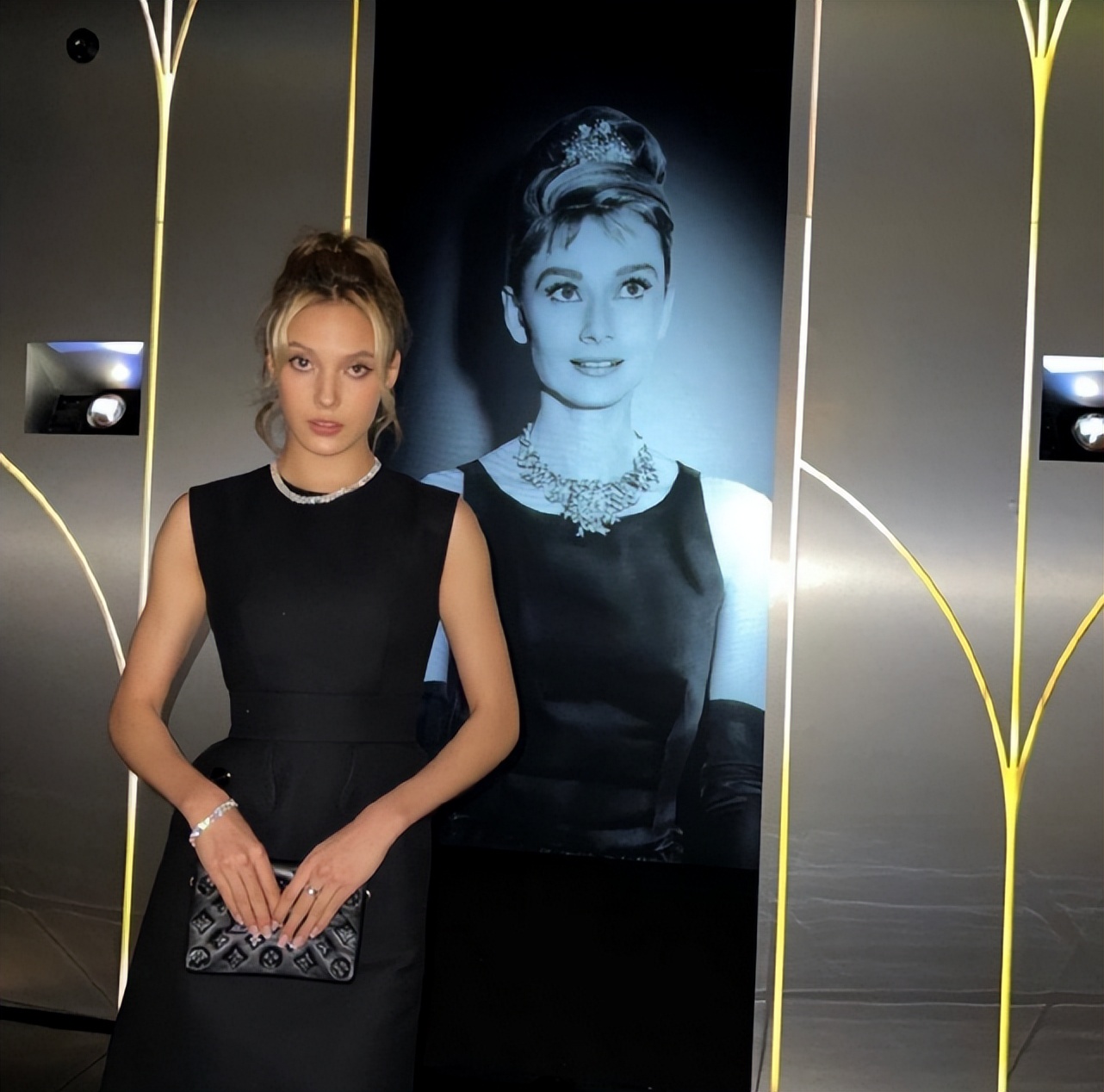 破案！谷爱凌“合影”奥黛丽赫本，致敬+模仿，女神在传承？