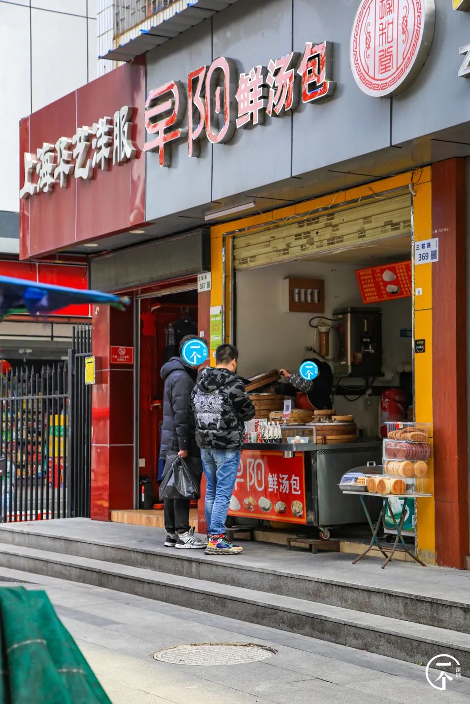 我在深圳富士康打工，月入5k，住30元旅館