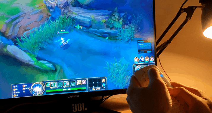 飞鼠还能打LOL？这也许是第一个被它击杀的英雄