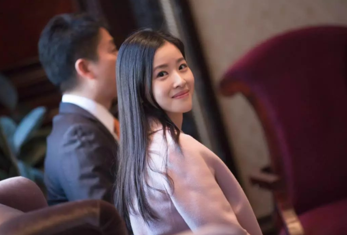 国内大学校花名单爆出，榜首颇具争议，上戏校花备受网友喜爱