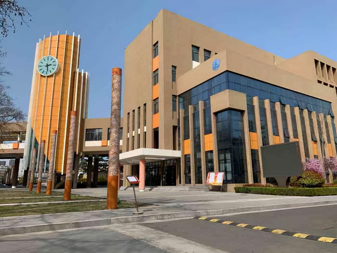 山东高考前二十名，烟台有五人，为啥济南青岛无人入围呢？