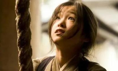 “国民女儿”到圆脸大姐？这4位童星“长残”，长大前后判若两人